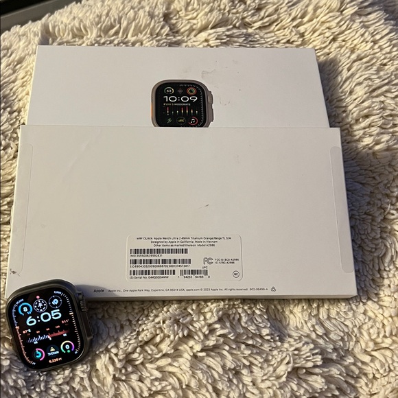 Apple 🍎 Series 3. Ultra 2 Titanium Apple Smartwatch
Watch, band & boxes - Picture 2 of 10